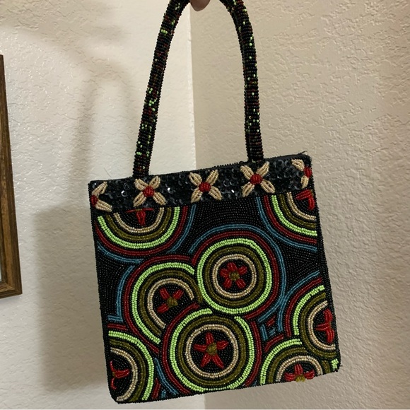 Arrow Designs Hand made beaded handbag 🌺 - Picture 3 of 12